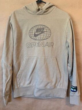Nike Men’s NSW Club Open Air Pullover Hoodie in Khaki- size Small
